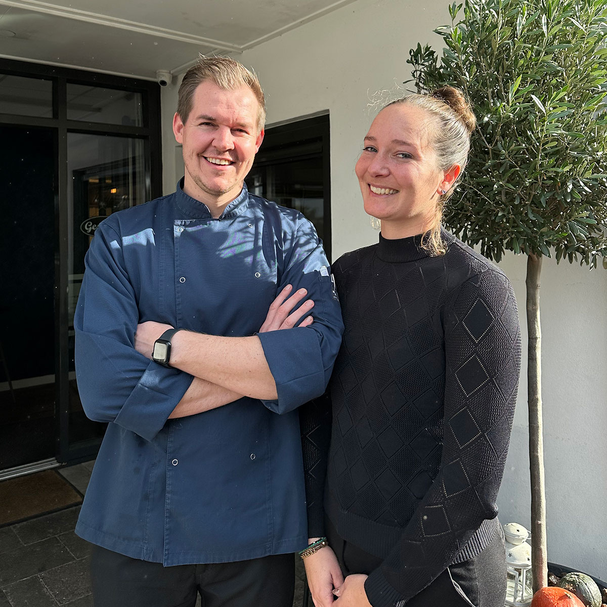 Restaurant 22 - Robin & Nikki
